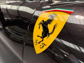FERRARI SF90 Spider
