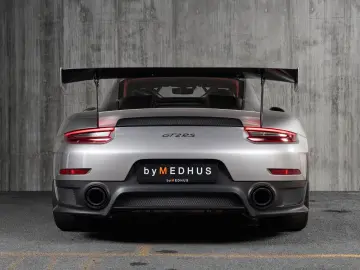 PORSCHE 911 GT2 RS Weissach pakke
