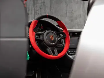 PORSCHE 911 GT2 RS Weissach pakke
