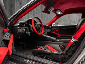 PORSCHE 911 GT2 RS Weissach pakke