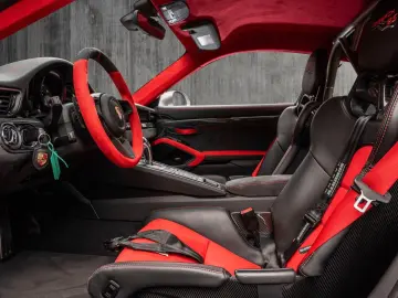 PORSCHE 911 GT2 RS Weissach pakke