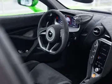 MCLAREN 750S Spider 4.0 V8   Mantis Green   Carbon Bonne