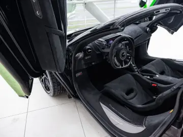 MCLAREN 750S Spider 4.0 V8   Mantis Green   Carbon Bonne