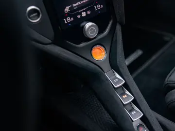 MCLAREN 750S Spider 4.0 V8   Mantis Green   Carbon Bonne