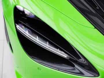 MCLAREN 750S Spider 4.0 V8   Mantis Green   Carbon Bonne