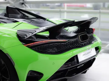 MCLAREN 750S Spider 4.0 V8   Mantis Green   Carbon Bonne