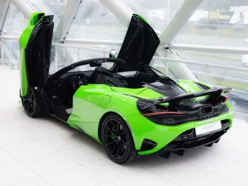 MCLAREN 750S Spider 4.0 V8   Mantis Green   Carbon Bonne