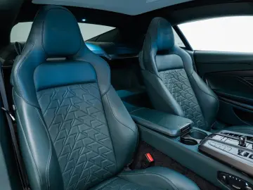 ASTON MARTIN Vanquish Coupe   25MY   Full Factory Options
