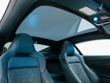 ASTON MARTIN Vanquish Coupe   25MY   Full Factory Options