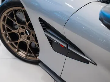 ASTON MARTIN Vanquish Coupe   25MY   Full Factory Options