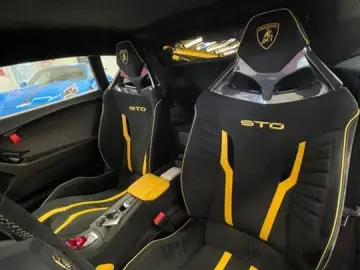 LAMBORGHINI Huracan STO 1of 1  Lift  Carbon  5 Yrs. Warranty