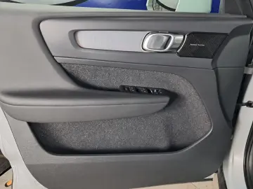 VOLVO XC 40 MOMENTUM PRO T2 163CP 2021