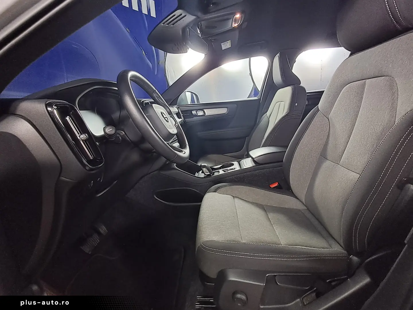 VOLVO XC 40 MOMENTUM PRO T2 163CP 2021