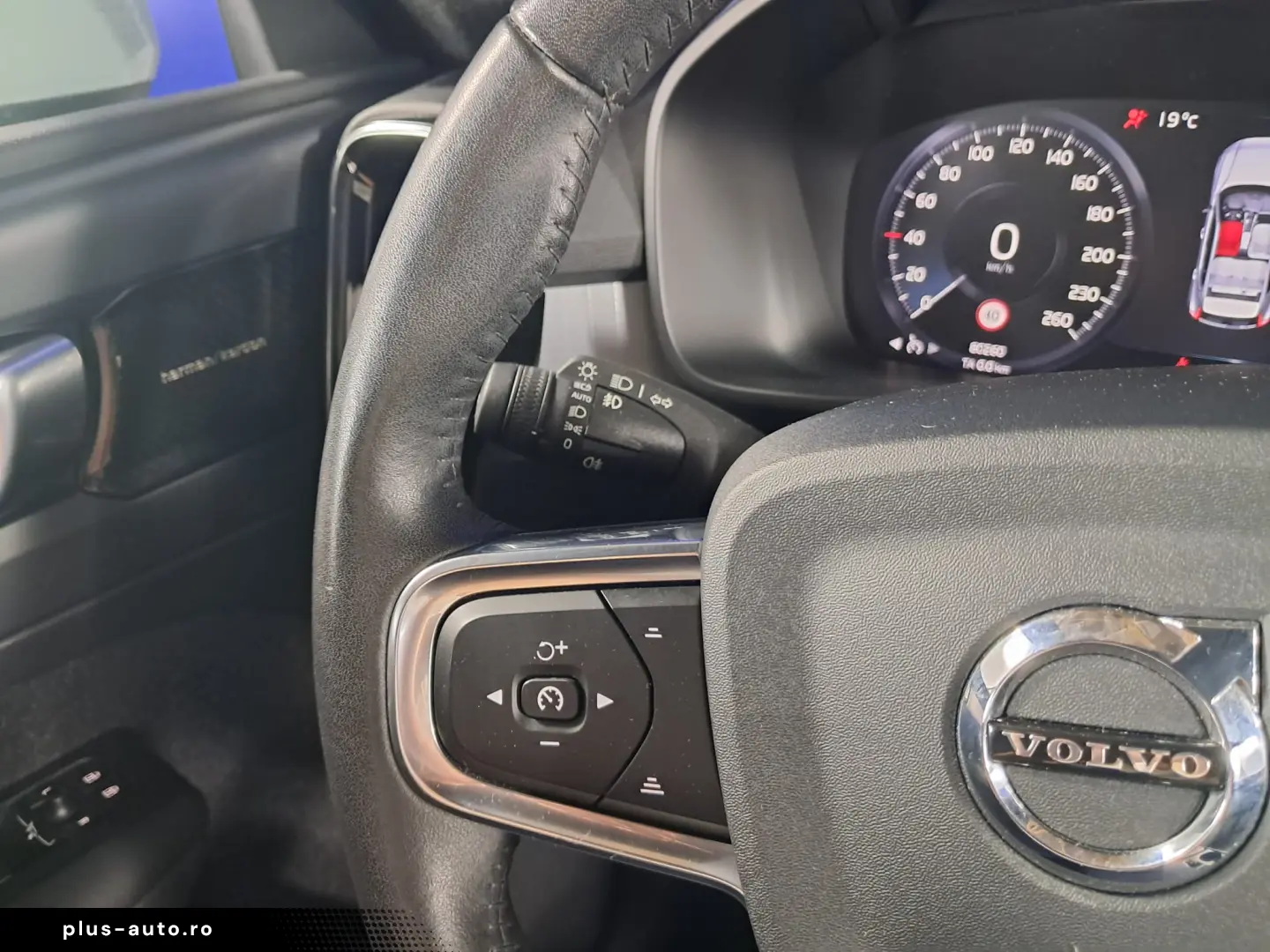 VOLVO XC 40 MOMENTUM PRO T2 163CP 2021