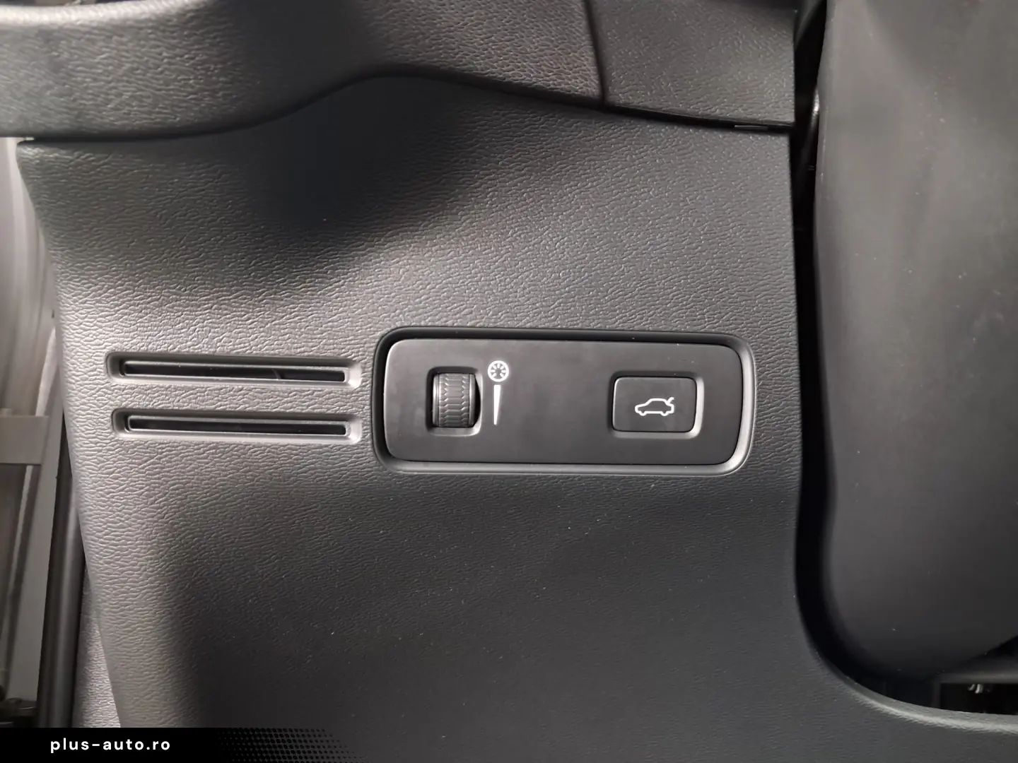 VOLVO XC 40 MOMENTUM PRO T2 163CP 2021