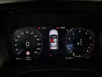 VOLVO XC 40 MOMENTUM PRO T2 163CP 2021