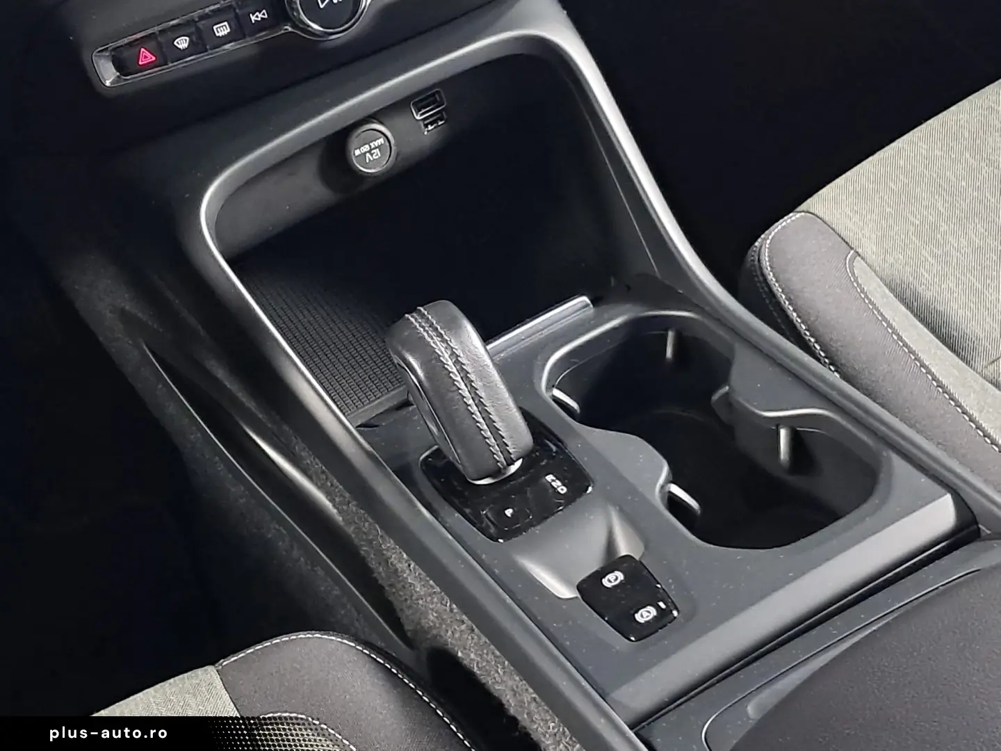 VOLVO XC 40 MOMENTUM PRO T2 163CP 2021