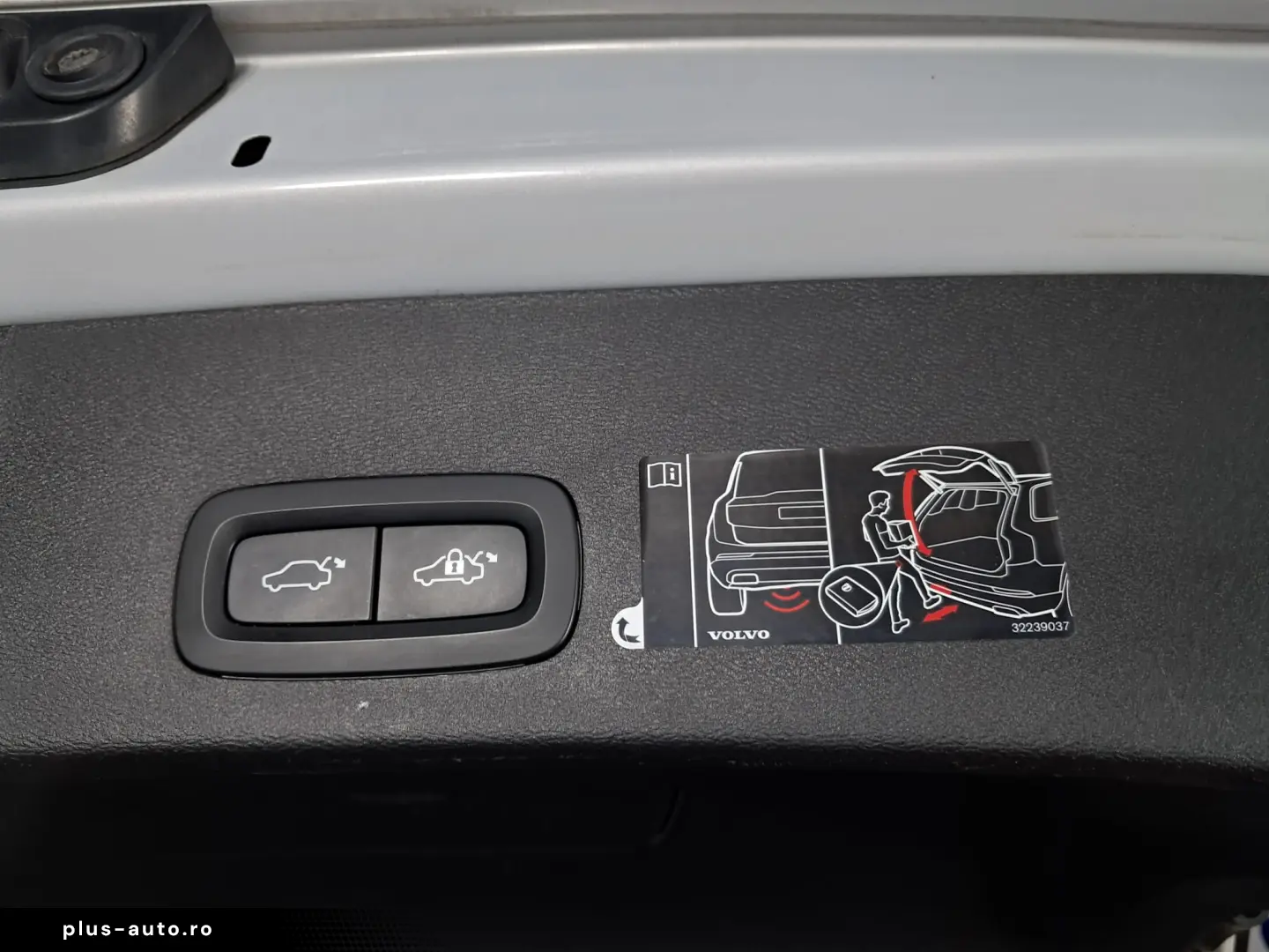 VOLVO XC 40 MOMENTUM PRO T2 163CP 2021