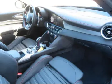 Alfa Romeo Giulia Competizione Q4 280CP
