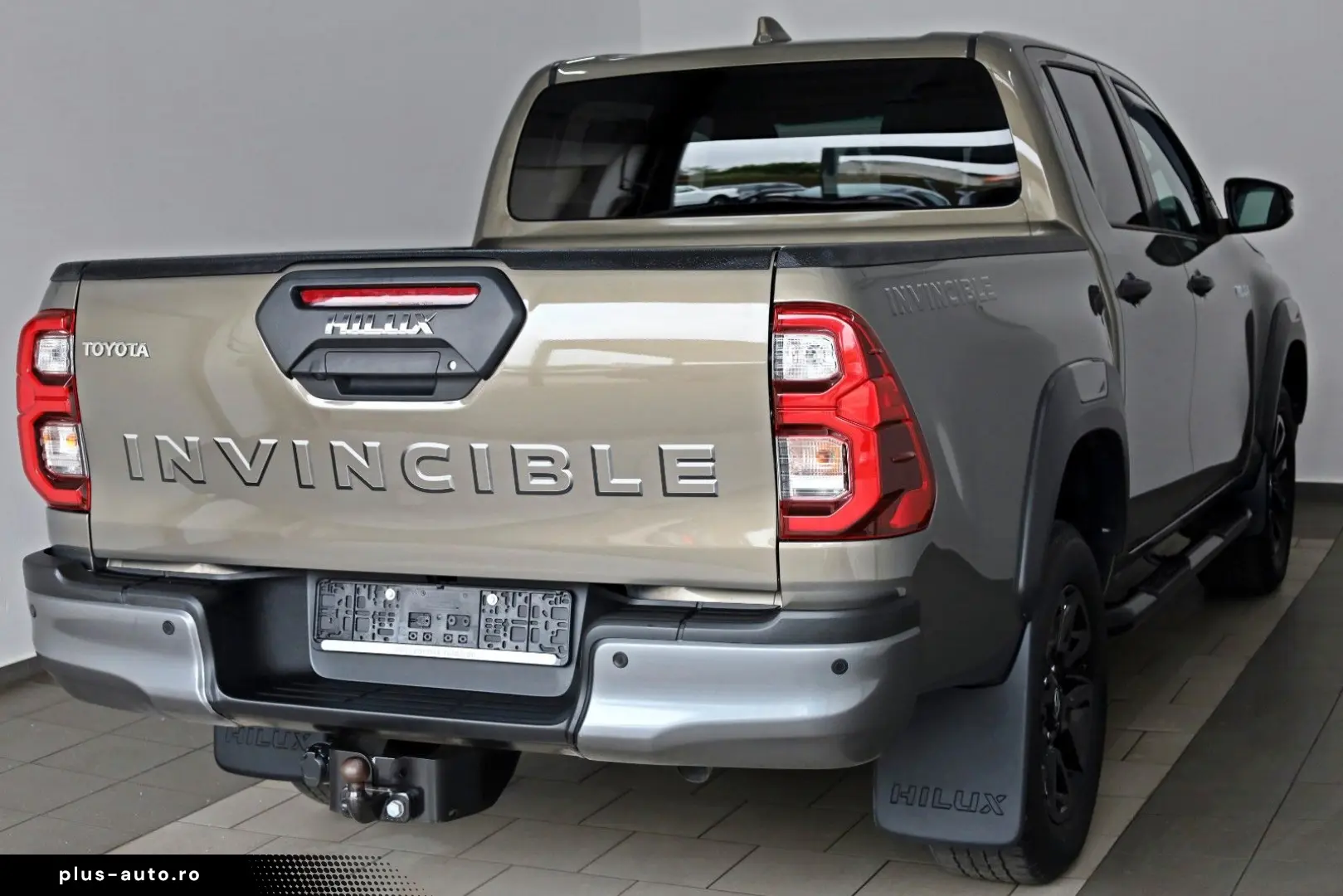 TOYOTA Hilux 2.8 D-4D Invincible Navi ACC   AHK