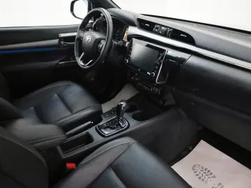 TOYOTA Hilux 2.8 D-4D Invincible Navi ACC   AHK