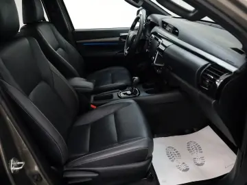 TOYOTA Hilux 2.8 D-4D Invincible Navi ACC   AHK