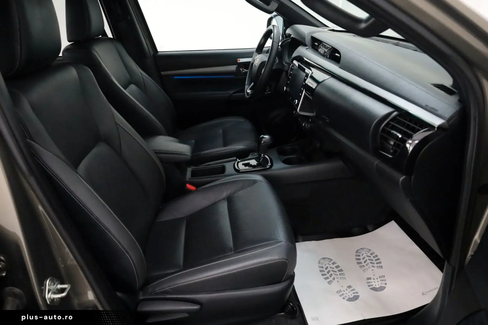 TOYOTA Hilux 2.8 D-4D Invincible Navi ACC   AHK