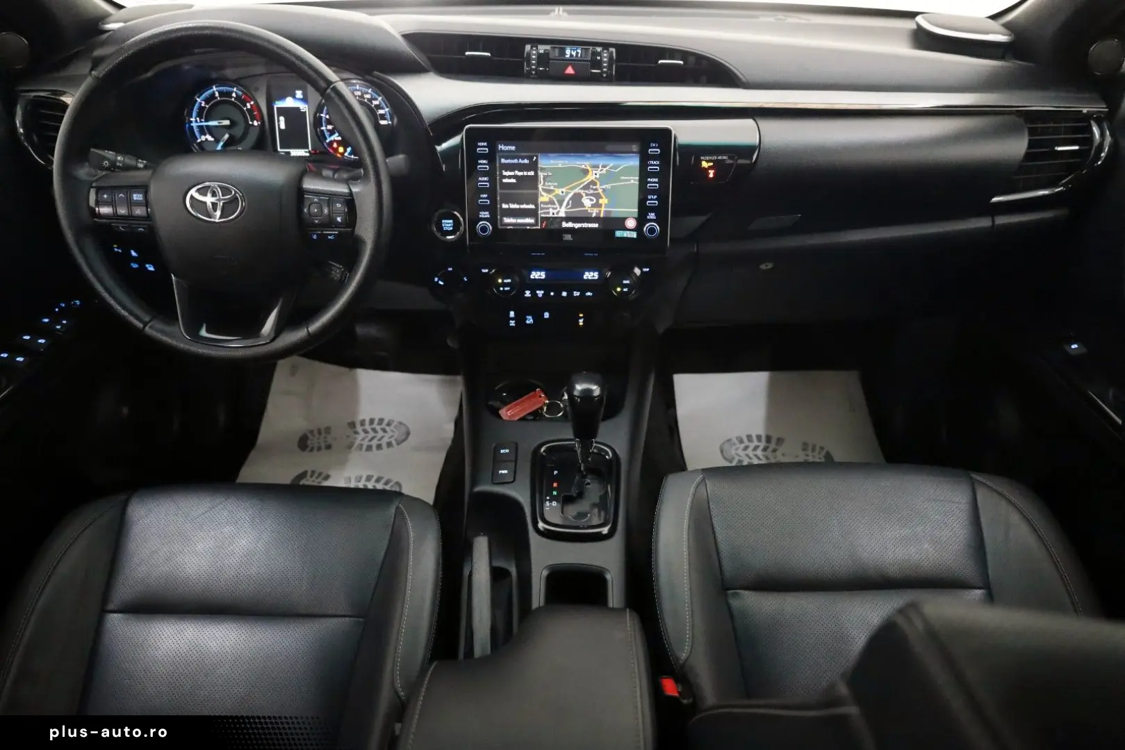 TOYOTA Hilux 2.8 D-4D Invincible Navi ACC   AHK
