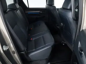 TOYOTA Hilux 2.8 D-4D Invincible Navi ACC   AHK