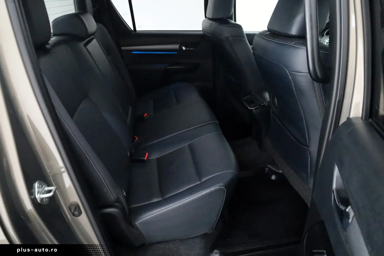 TOYOTA Hilux 2.8 D-4D Invincible Navi ACC   AHK