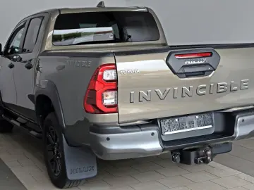 TOYOTA Hilux 2.8 D-4D Invincible Navi ACC   AHK