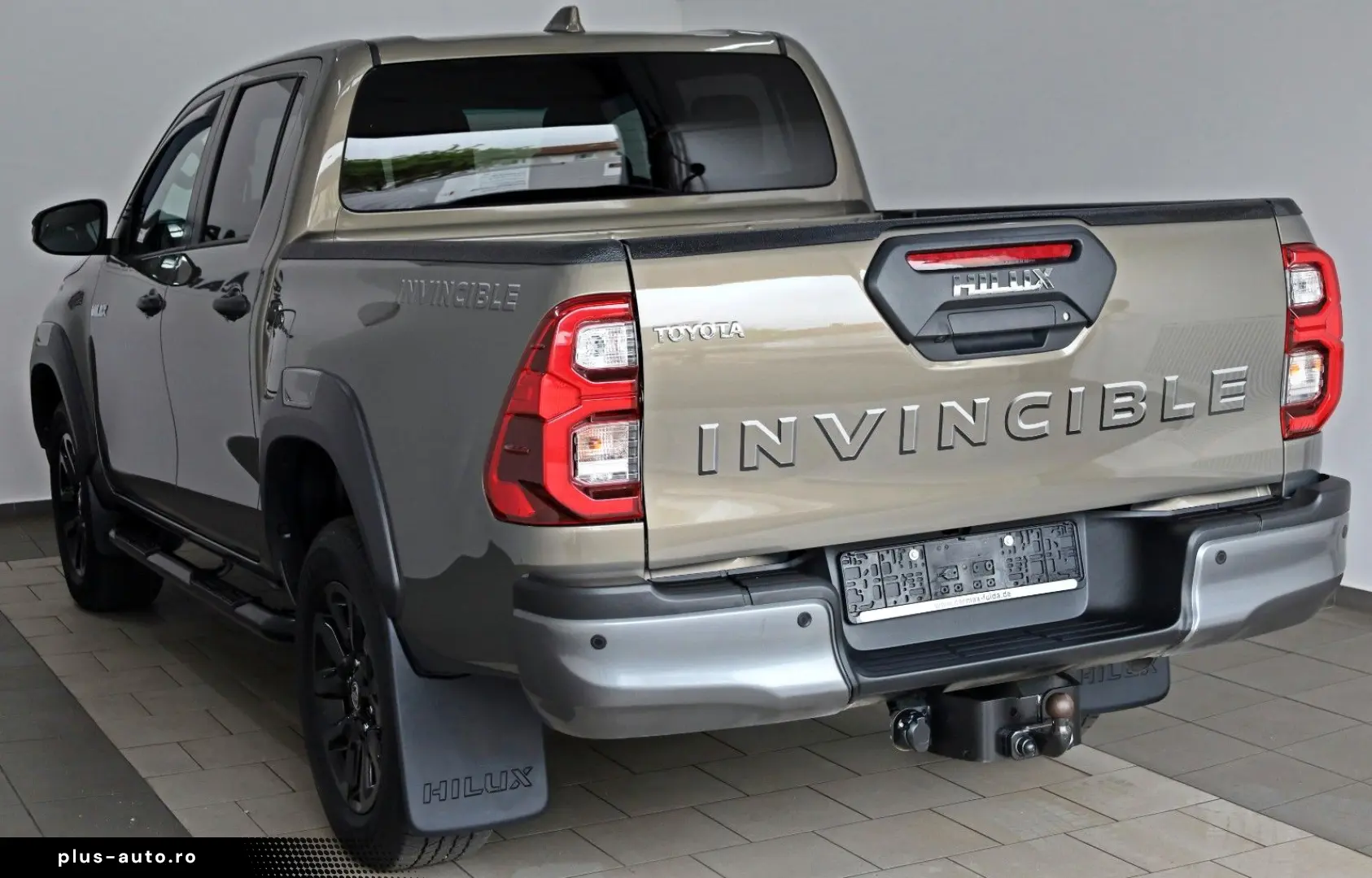 TOYOTA Hilux 2.8 D-4D Invincible Navi ACC   AHK