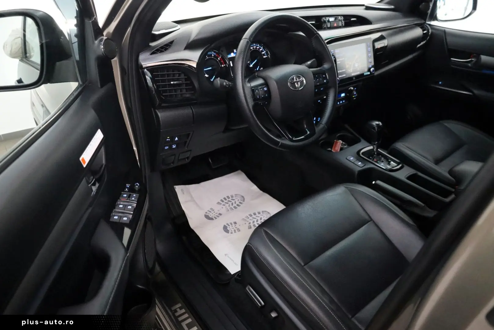 TOYOTA Hilux 2.8 D-4D Invincible Navi ACC   AHK