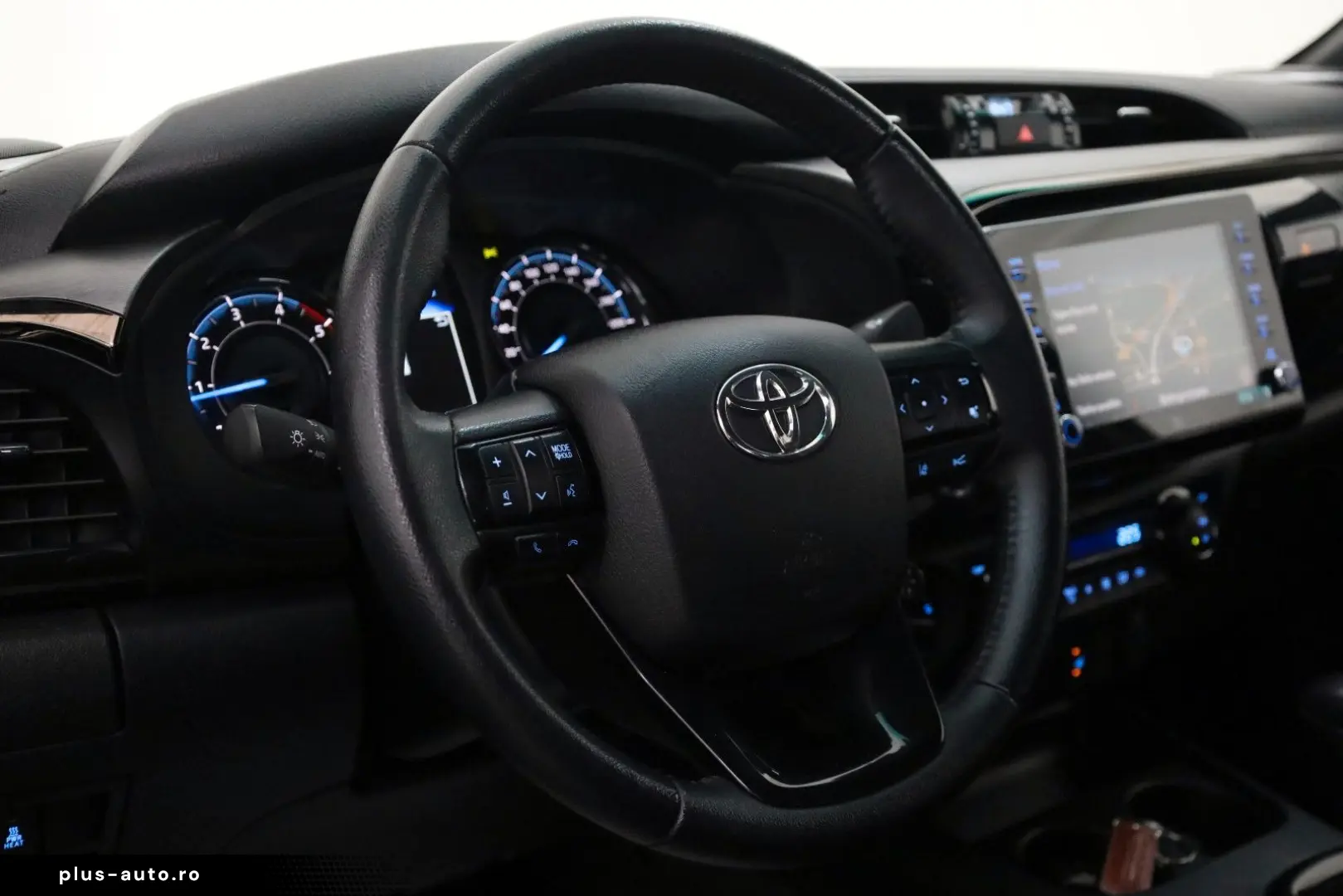 TOYOTA Hilux 2.8 D-4D Invincible Navi ACC   AHK