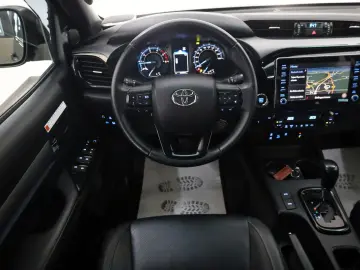 TOYOTA Hilux 2.8 D-4D Invincible Navi ACC   AHK