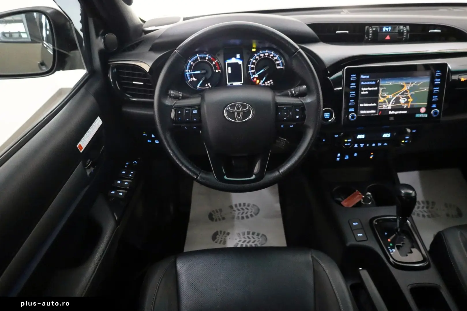 TOYOTA Hilux 2.8 D-4D Invincible Navi ACC   AHK