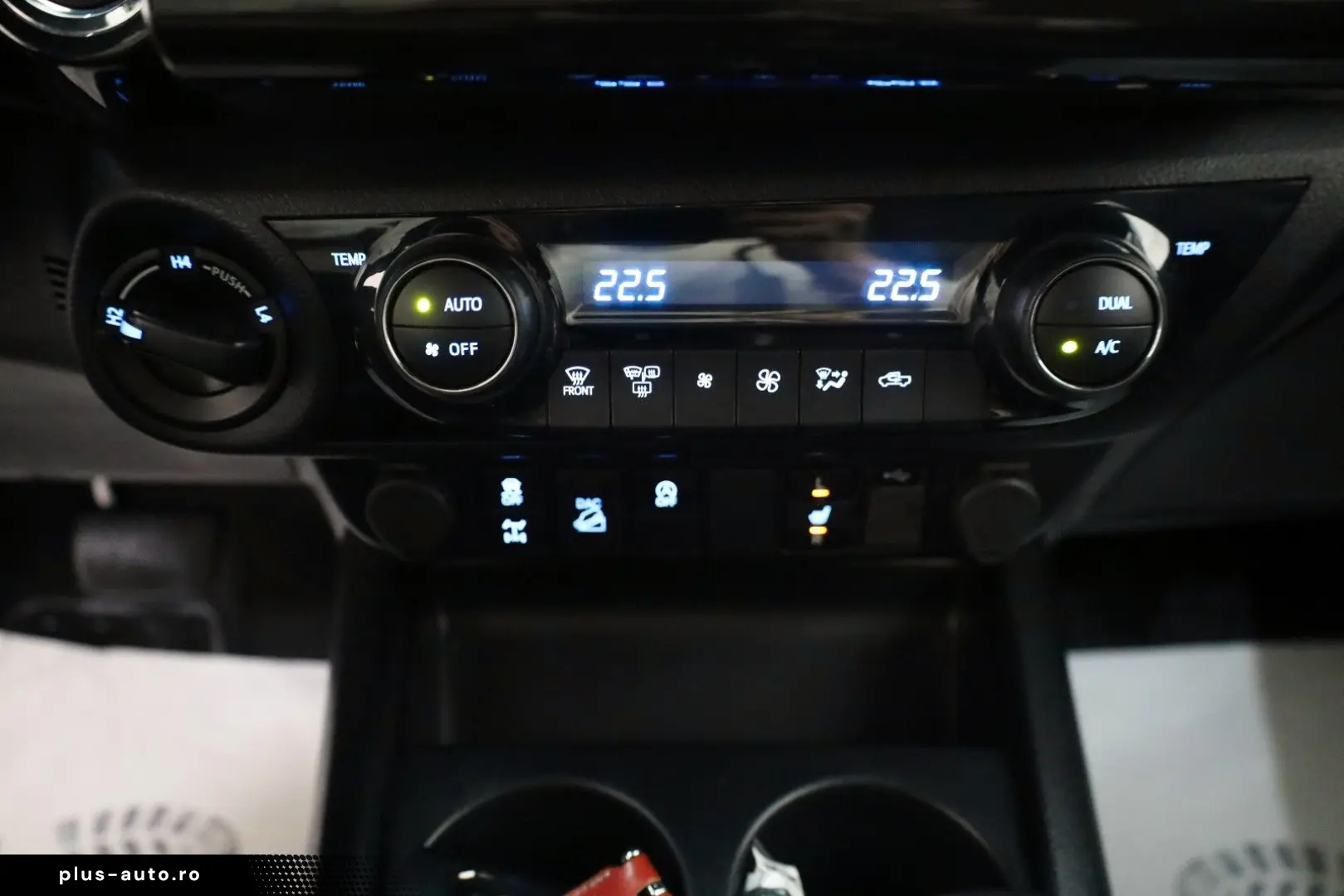 TOYOTA Hilux 2.8 D-4D Invincible Navi ACC   AHK