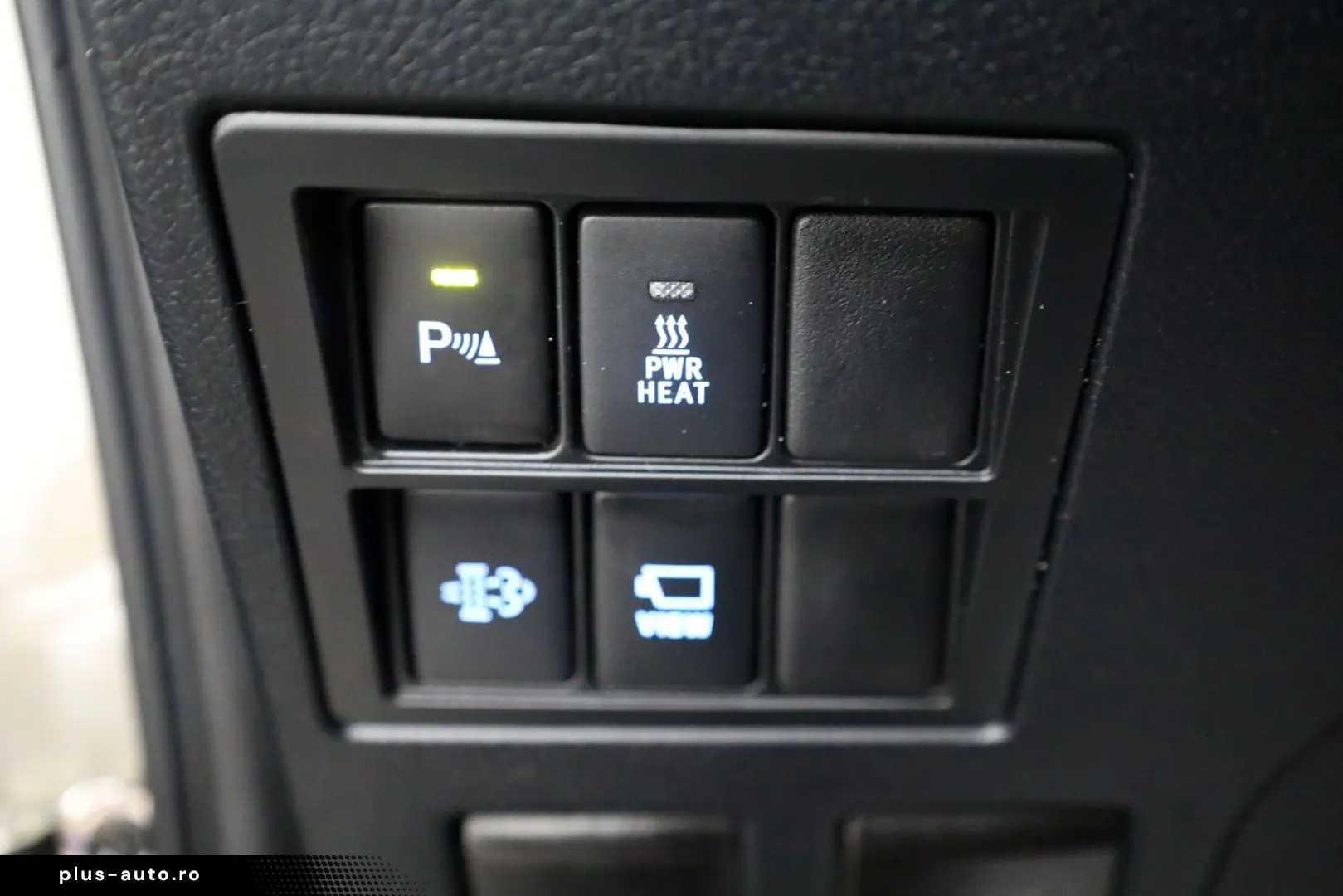 TOYOTA Hilux 2.8 D-4D Invincible Navi ACC   AHK