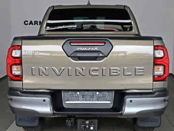 TOYOTA Hilux 2.8 D-4D Invincible Navi ACC   AHK