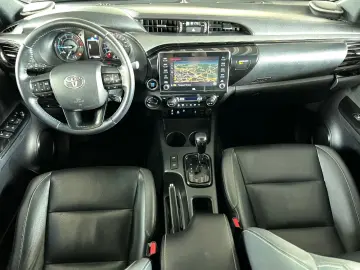 TOYOTA Hilux 4x4 Double Cab Invincible  Hardtop AHK 360