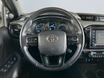 TOYOTA Hilux 4x4 Double Cab Invincible  Hardtop AHK 360