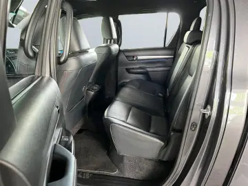 TOYOTA Hilux 4x4 Double Cab Invincible  Hardtop AHK 360