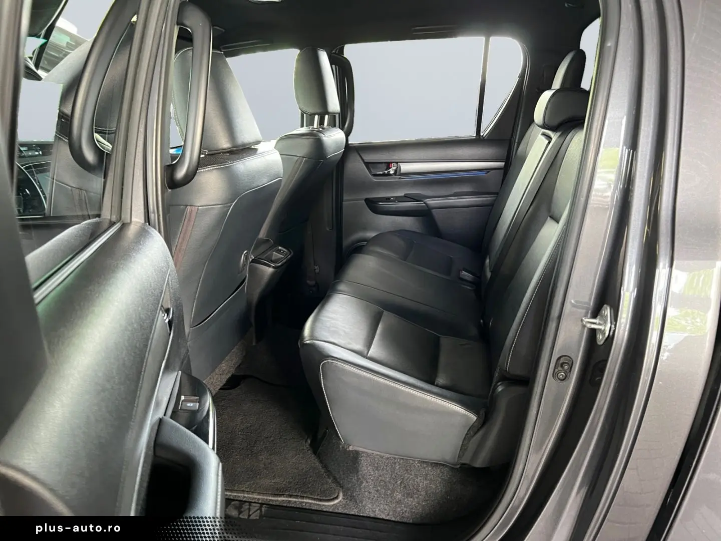 TOYOTA Hilux 4x4 Double Cab Invincible  Hardtop AHK 360