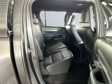TOYOTA Hilux 4x4 Double Cab Invincible  Hardtop AHK 360