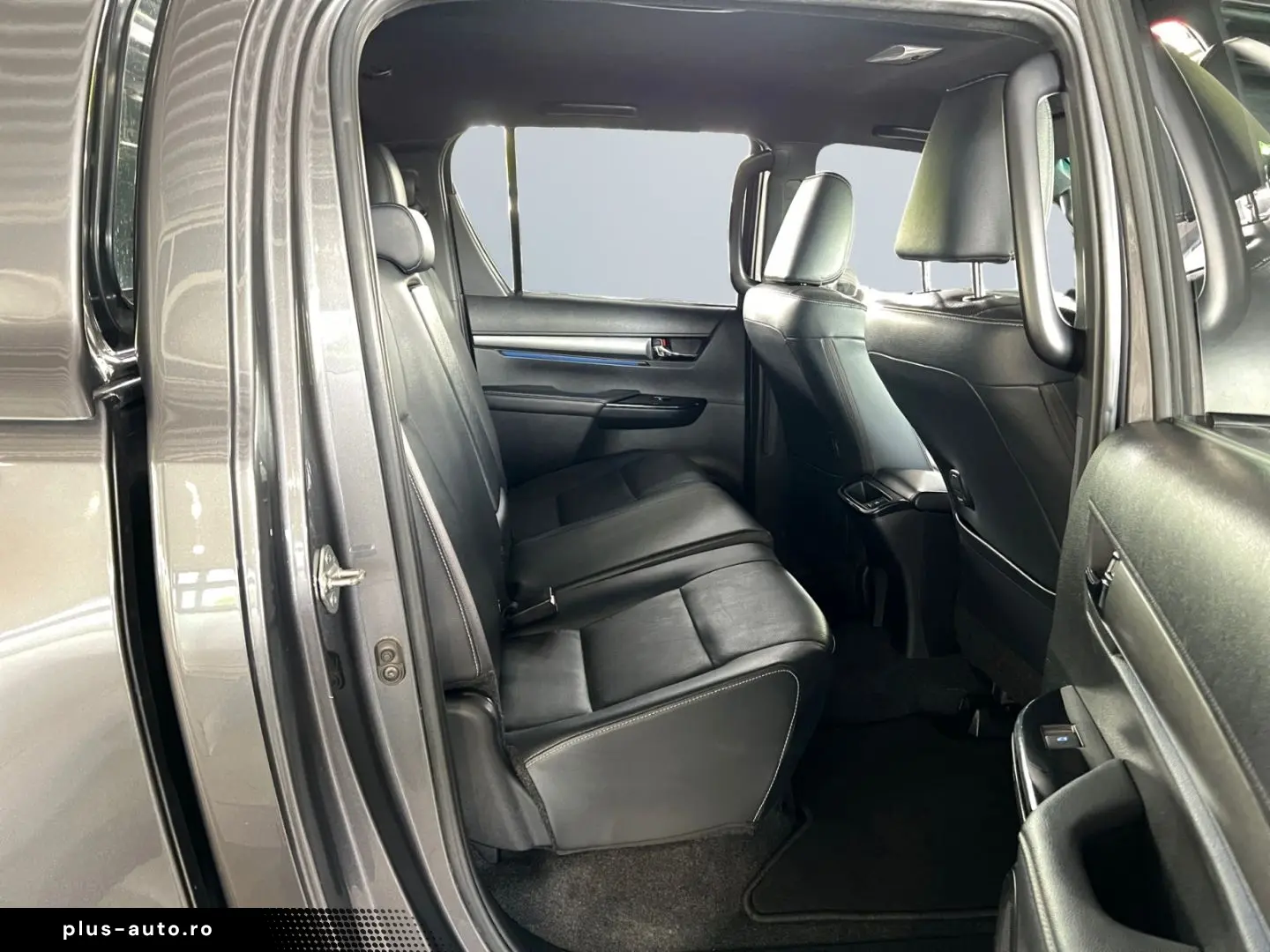 TOYOTA Hilux 4x4 Double Cab Invincible  Hardtop AHK 360