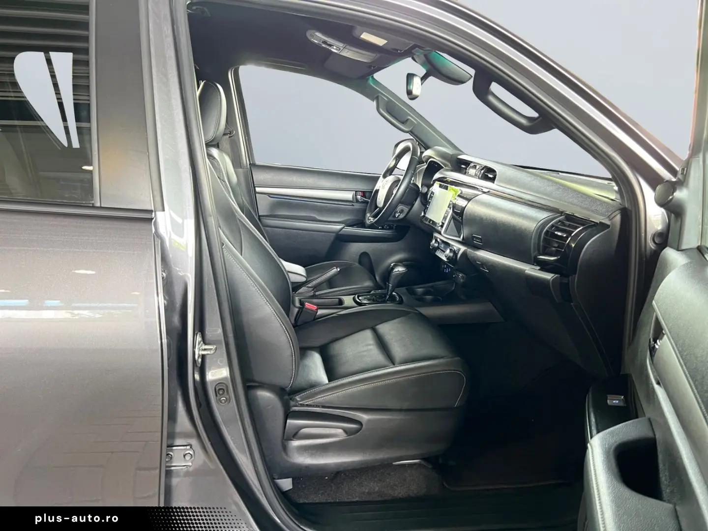 TOYOTA Hilux 4x4 Double Cab Invincible  Hardtop AHK 360