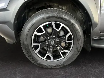 TOYOTA Hilux 4x4 Double Cab Invincible  Hardtop AHK 360