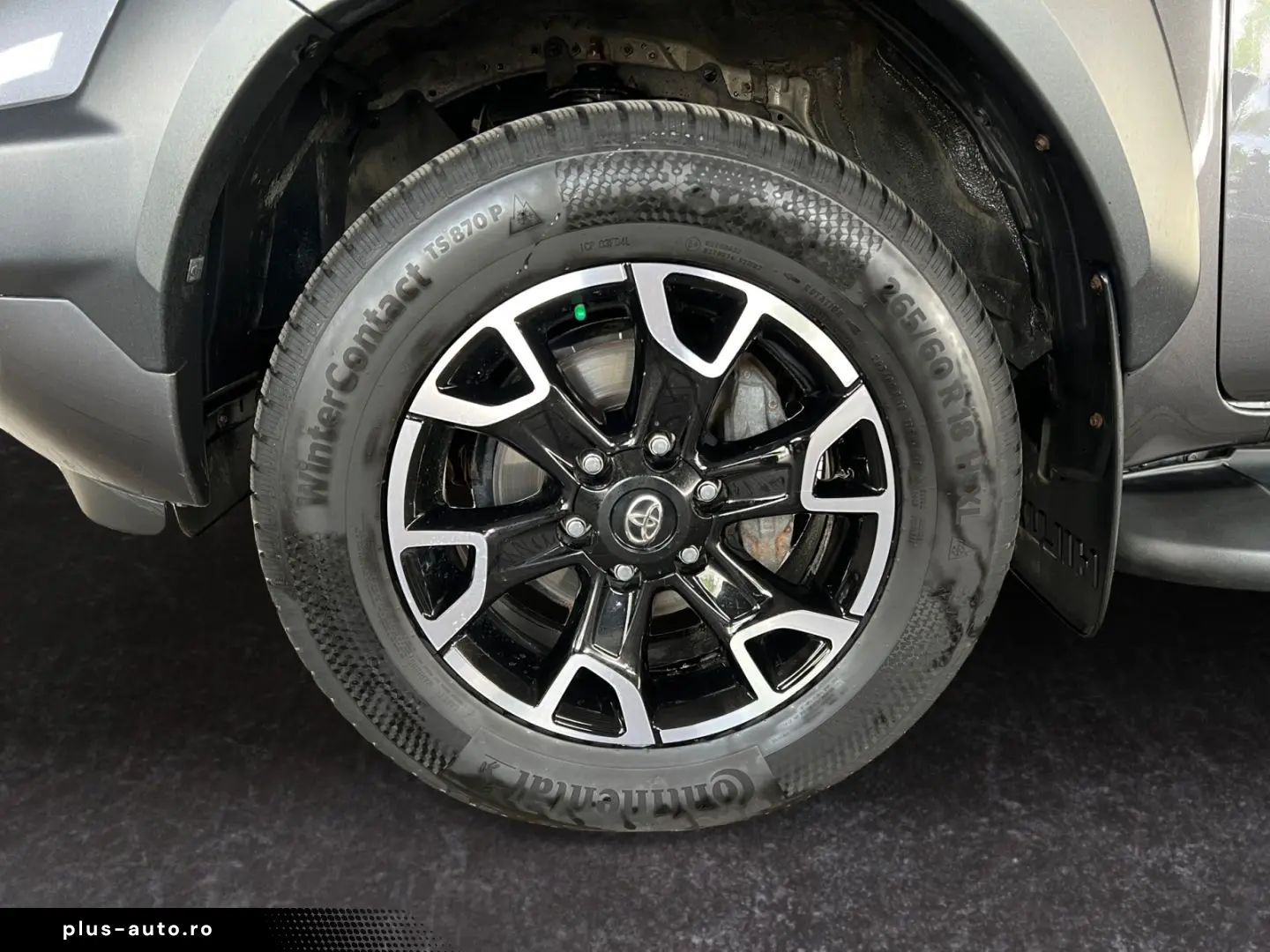 TOYOTA Hilux 4x4 Double Cab Invincible  Hardtop AHK 360