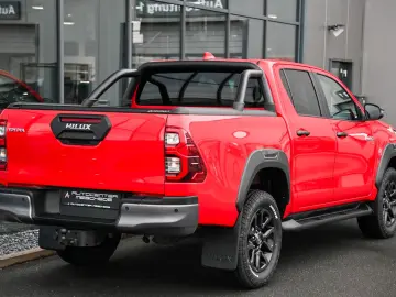 TOYOTA Hilux 2.8 D Aut. 4x4 Double Cab  Invincible  AHK