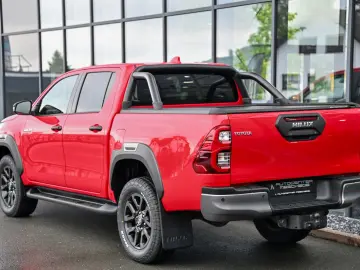 TOYOTA Hilux 2.8 D Aut. 4x4 Double Cab  Invincible  AHK